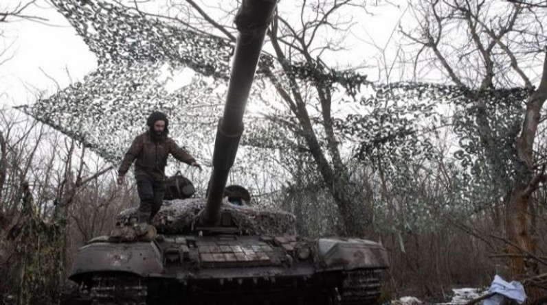 معركة دبابات روسية أوكرانية حول "فوهليدرا".. لمن الغلبة؟